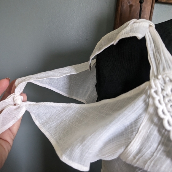 Candie's White Lace Blouse - Picture 4 of 12